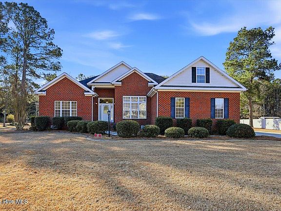 3rd image of 107 W Raintree Lane