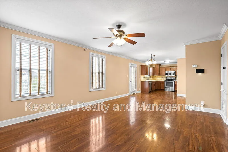 3 bed, 2.5 bath, 1571 sqft, $1,650 — Photo 3