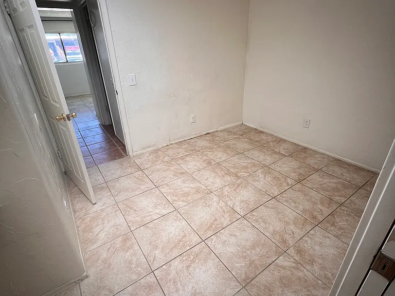 926 W Wedwick St — Photo 21