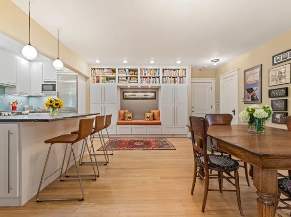 43 Linnaean St #25A, Cambridge, MA 02138