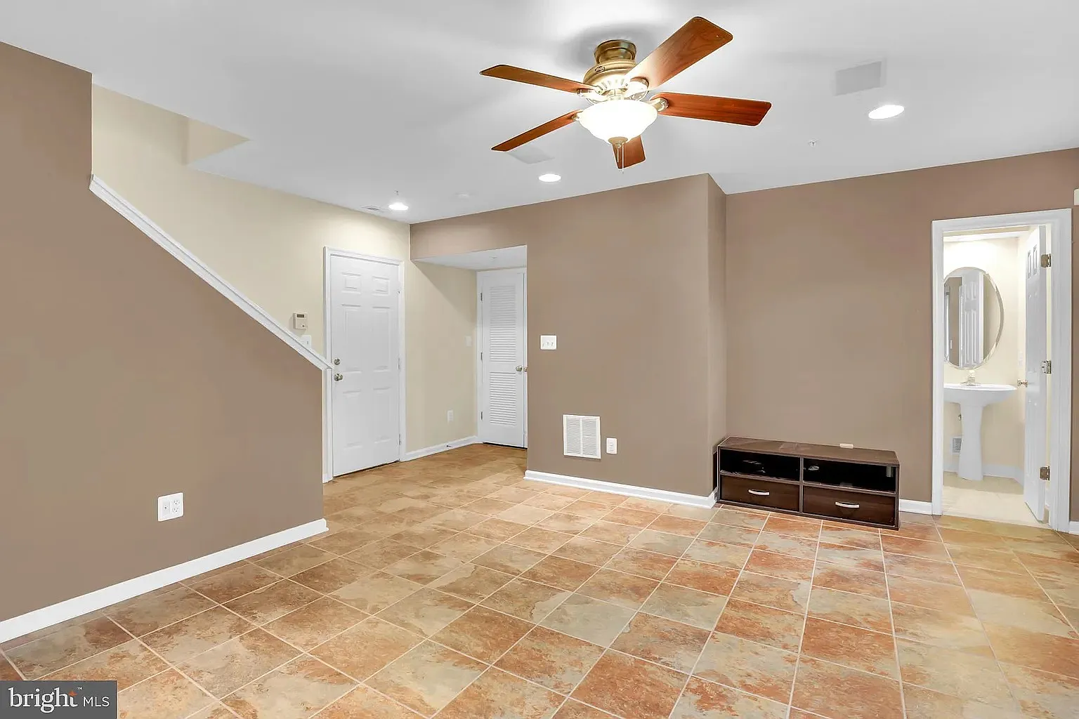 4 bed, 4.5 bath, 2753 sqft, $3,500 — Photo 2