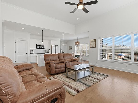 4th image of 571 Riddle Rd