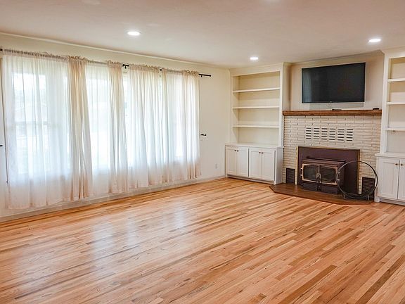 5th image of 606 Evergreen Ln