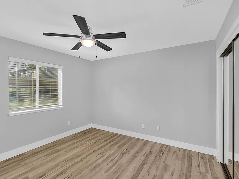 Summerview Apts — Photo 5