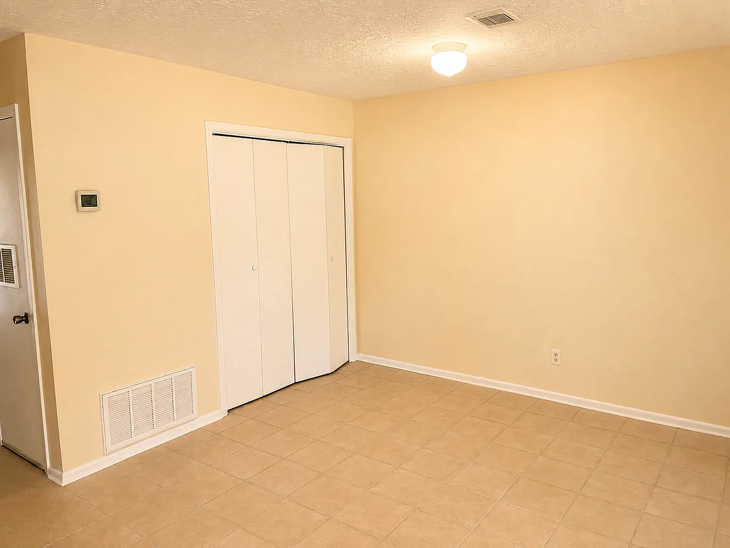 2 bed, 1.5 bath, 932 sqft, $1,100 — Photo 4