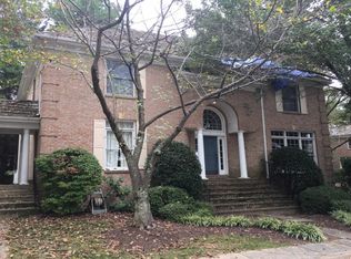 1 Willow Gate Ct, Bethesda, MD 20817