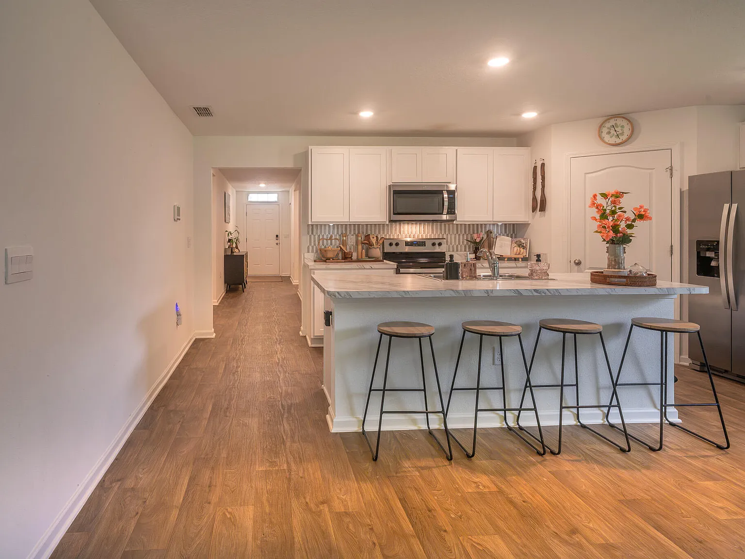 4 bed, 2.0 bath, 1835 sqft, $2,400 — Photo 4