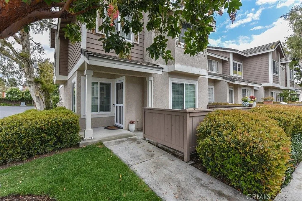2 bed, 2.5 bath, 1372 sqft, $4,000 — Photo 1