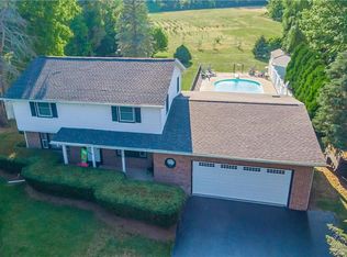 4348 Sunset Dr, Lockport, NY 14094