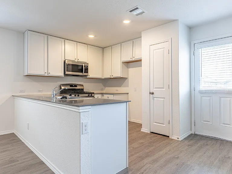 5319 Hornbeck Hts — Photo 8