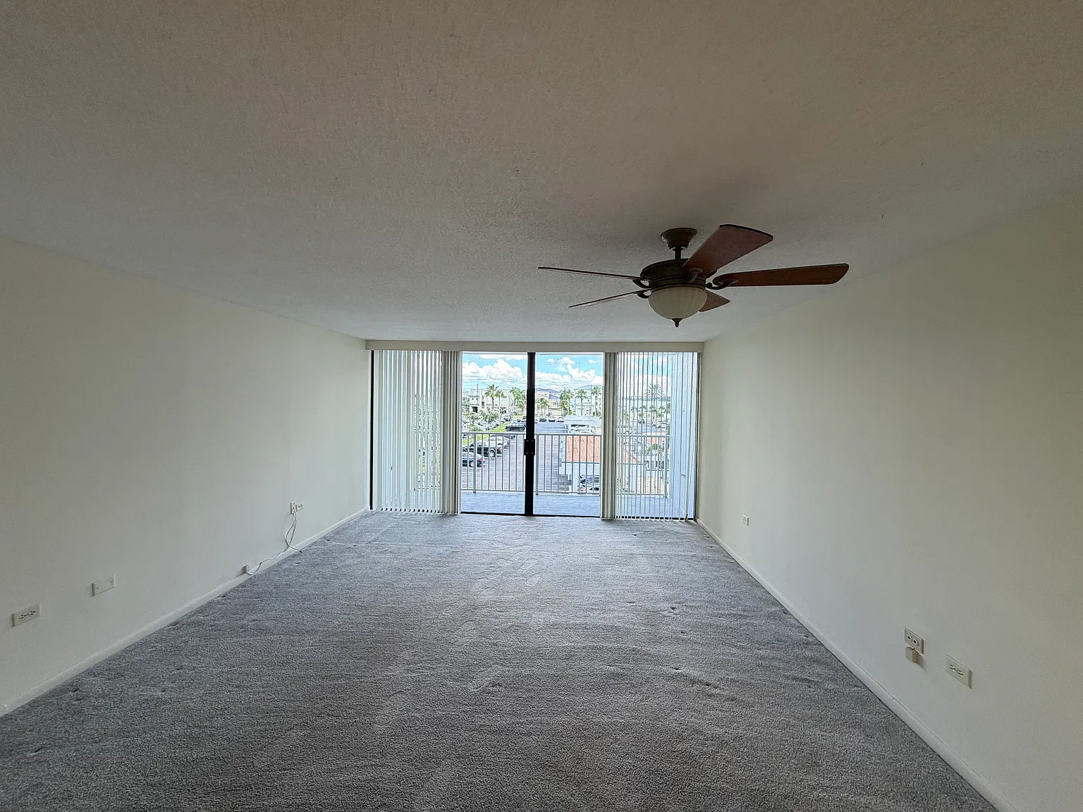 1 bed, 1.5 bath, 885 sqft, $2,000 — Photo 2
