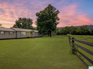 152 John Roach Ln, Owens Cross Roads, AL 35763