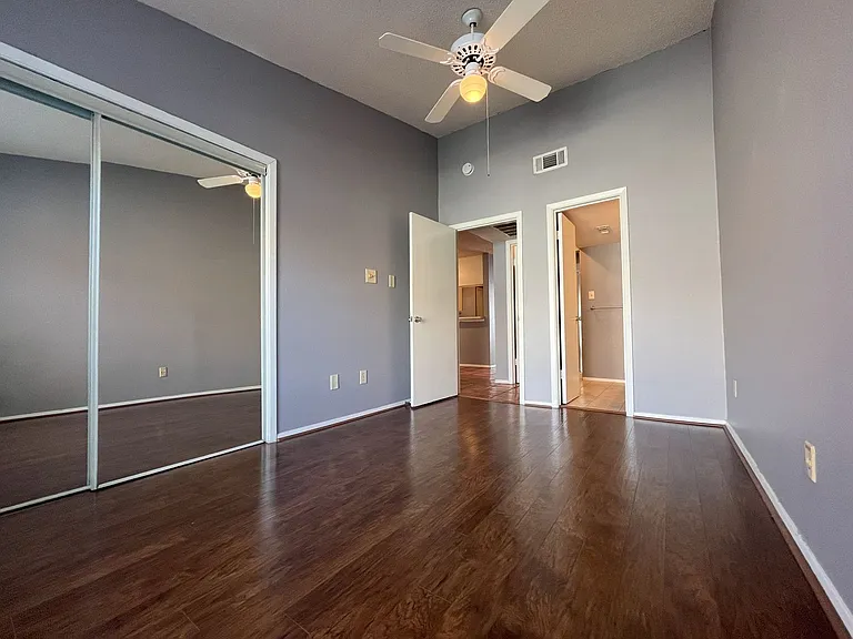 806 W 24th St #303 — Photo 12