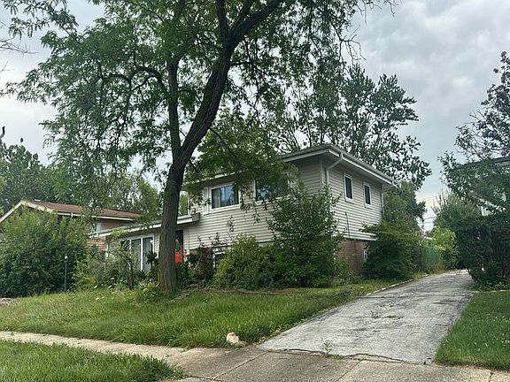 2nd image of 223 Berry St