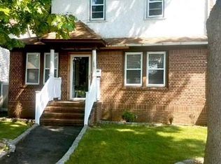 86 Debevoise Ave, Roosevelt, NY 11575