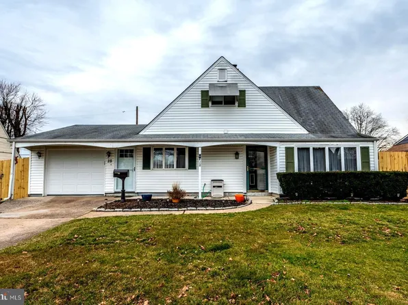 28 Needlepine Ln, Levittown, PA 19054