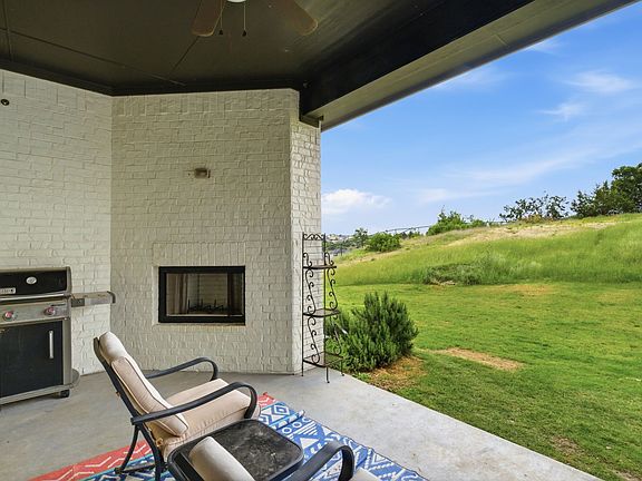 3rd image of 404 Oak Meadow Ln