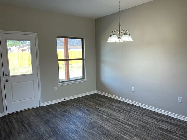 130 Oasis St — Photo 5