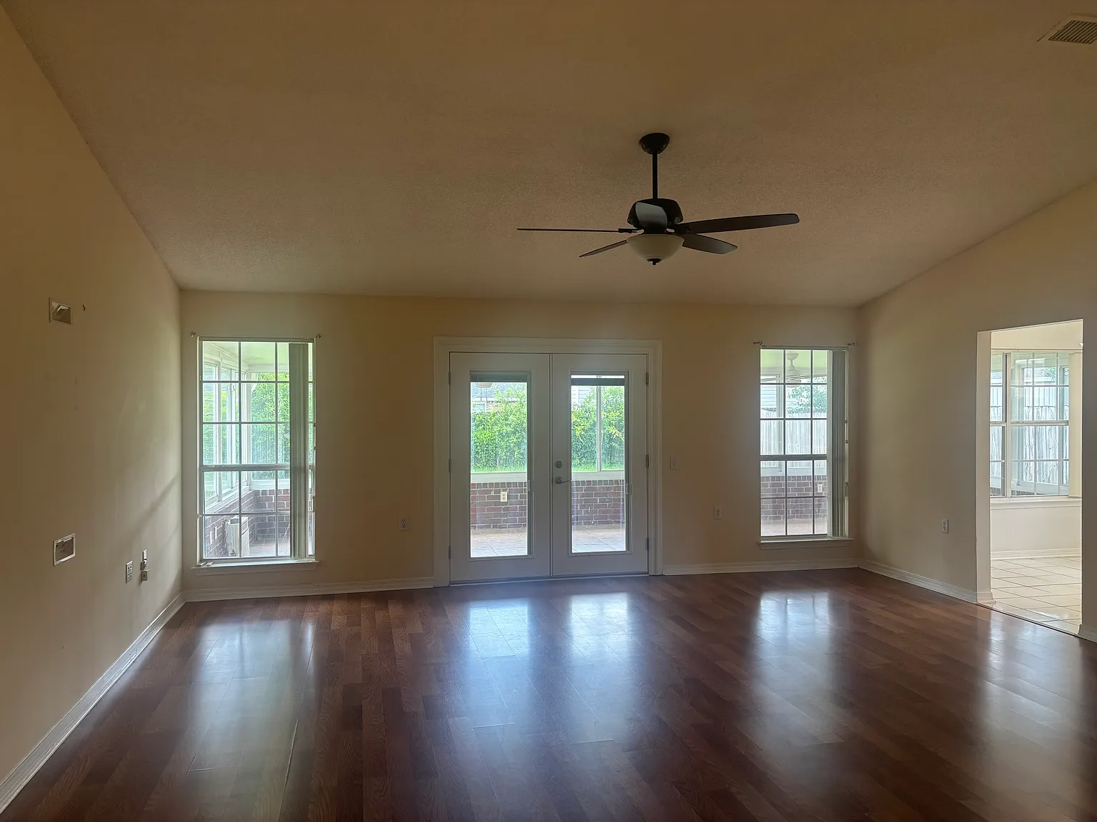 3 bed, 2196 sqft, $2,150 — Photo 2