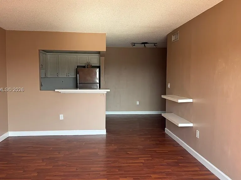 8950 NE 8th Ave #405 — Photo 5