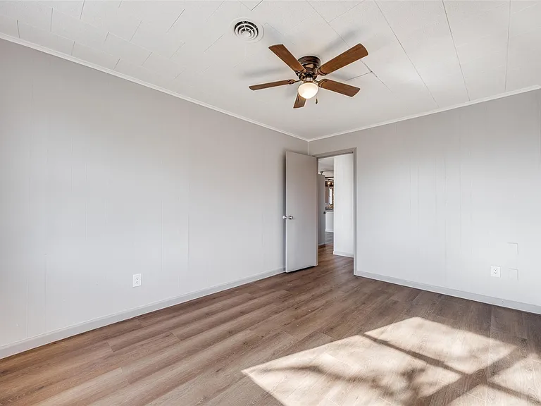 226 Glen Meadows Dr — Photo 16
