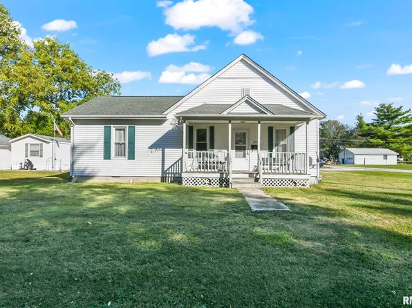 302 N Lincoln St, Girard, IL 62640