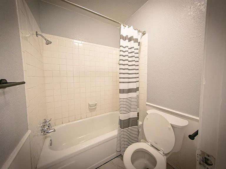 1707 E Lindsey St #4 — Photo 8