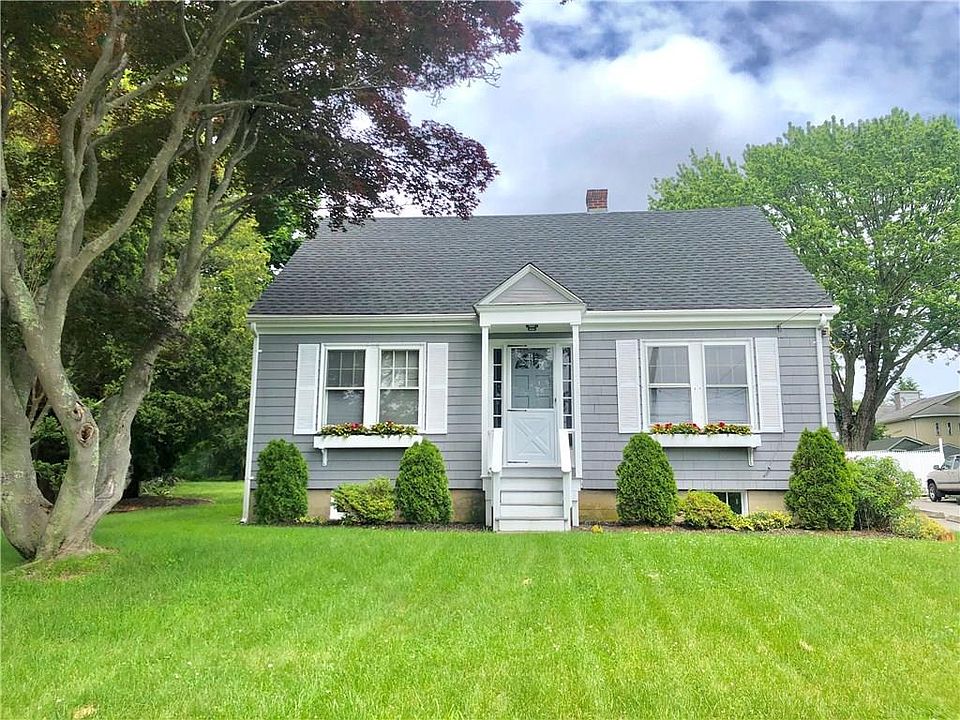 196 Valley Rd Middletown RI | Zillow