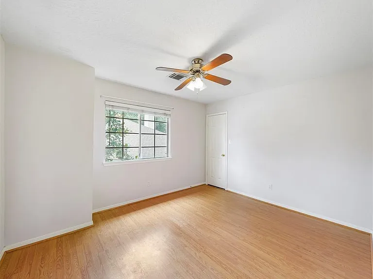 25719 Bearborough Dr — Photo 17