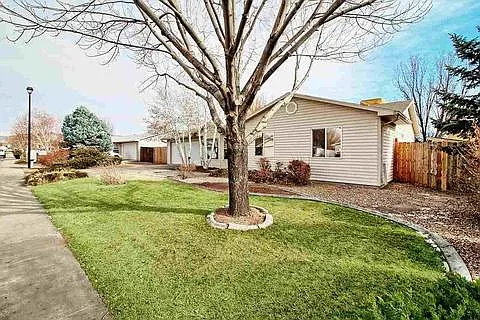478 Moonlight Dr — Photo 2