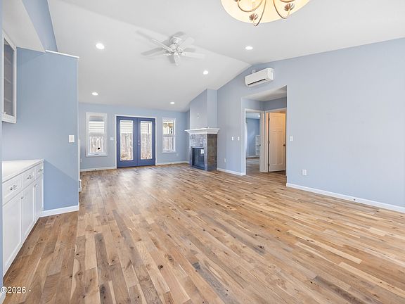 4th image of 3604 NW Shore View Dr