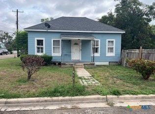 911 Pine St, Victoria, TX 77901