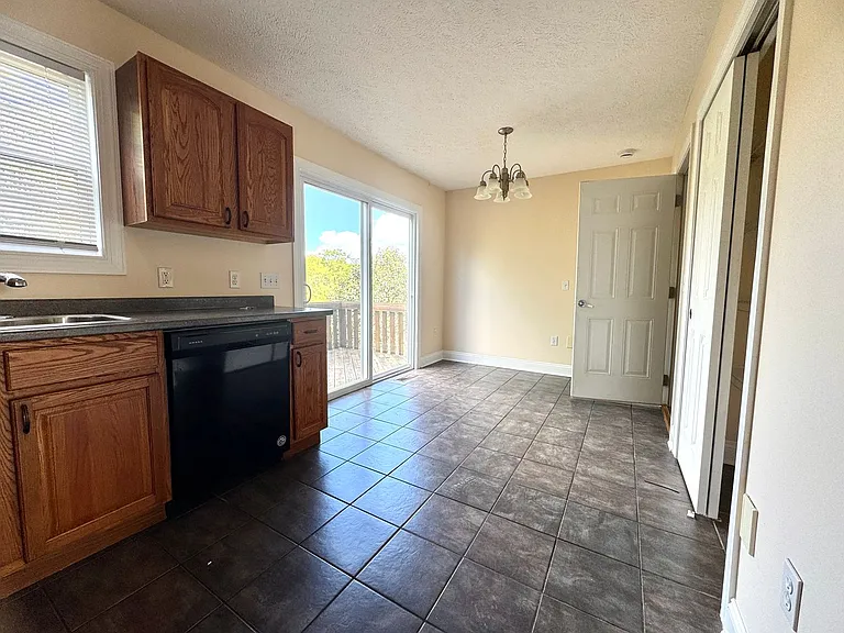 1045 Oak Tree Blvd NW — Photo 9