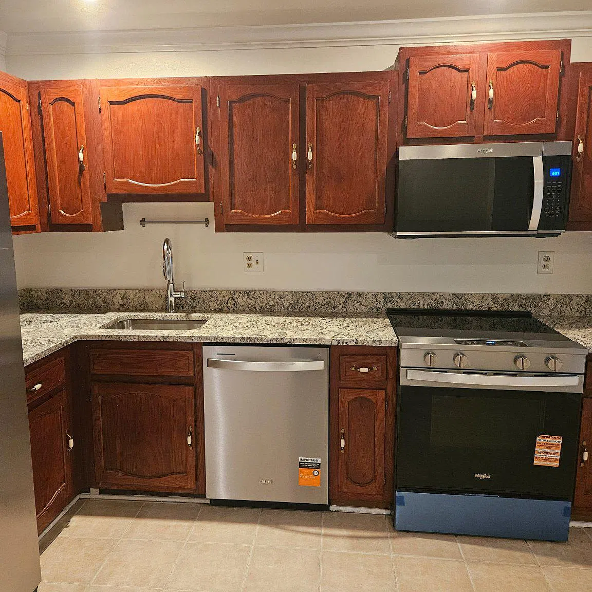 3 bed, 2.5 bath, 1320 sqft, $3,300 — Photo 2