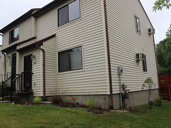 4th image of 213 Sterling Pl