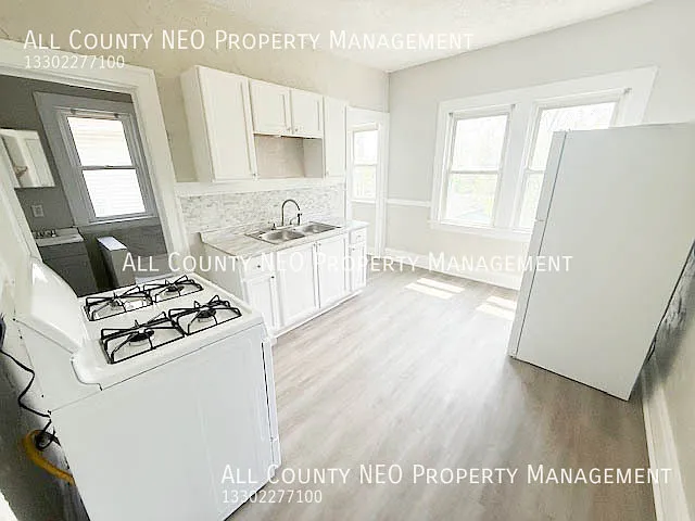 12114 Soika Ave #UP — Photo 11