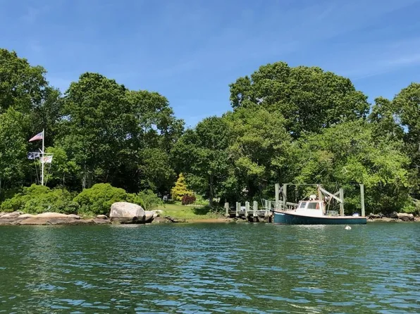 245 Cove Point Rd W, Charlestown, RI 02813