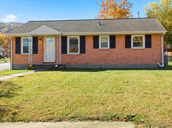 1406 Lancer Dr, Salem, VA 24153