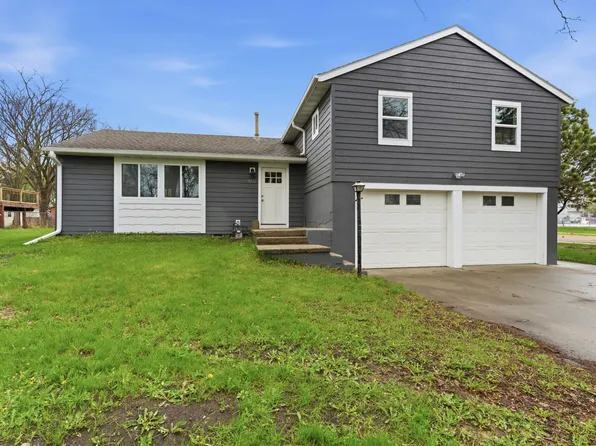 402 E 4th St, Hartford, SD 57033