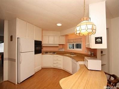 5th image of 378 Raymond Ln
