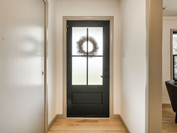 5th image of 302 E Brunswick Ave