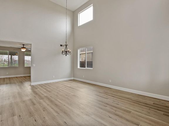4th image of 1249 Regent Cir