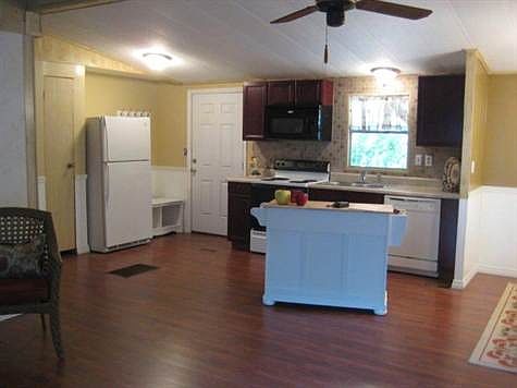 4th image of 72 Sanchez Ave