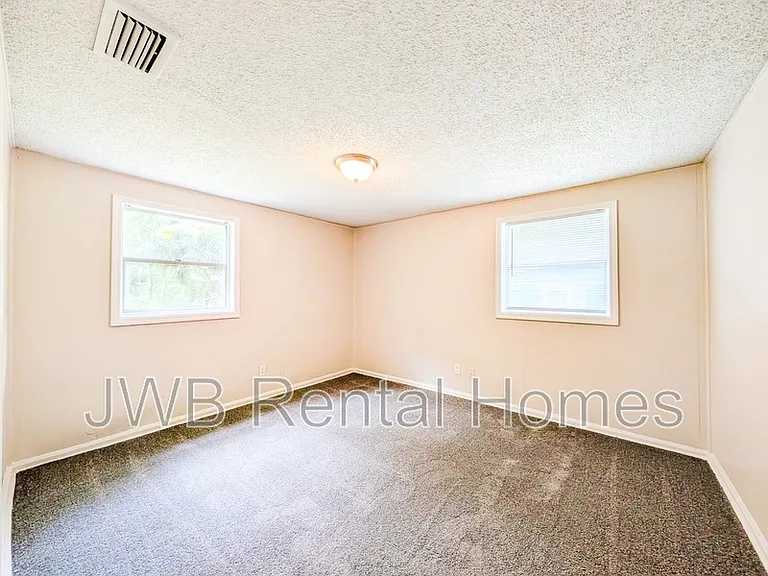 8740 Free Ave — Photo 5