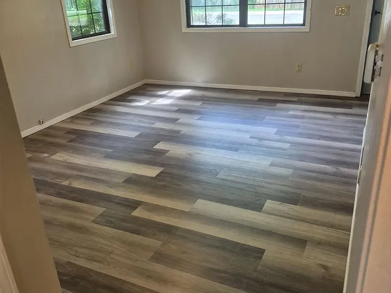 531B N Oak Grove Ave — Photo 1