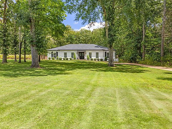 2nd image of 2304 Parkway Dr