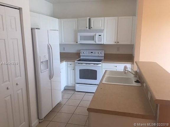 3rd image of 987 NE 42nd Ave #0