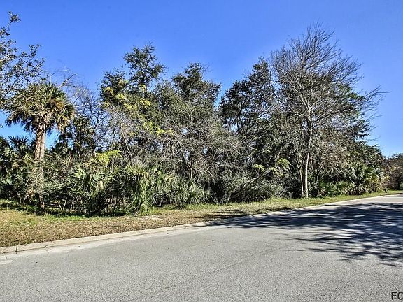 3rd image of 15 Old Oak Dr S