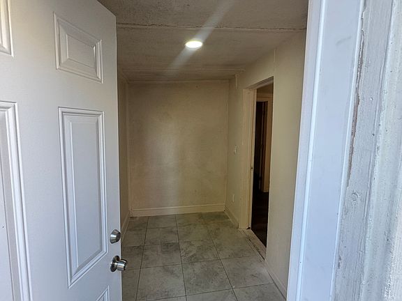 3rd image of 633 B St APT 1