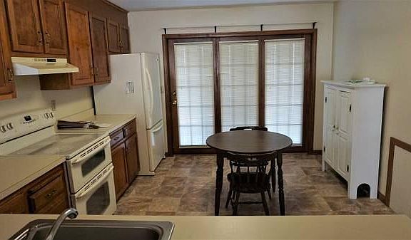 Kitchen view 2 - double oven!